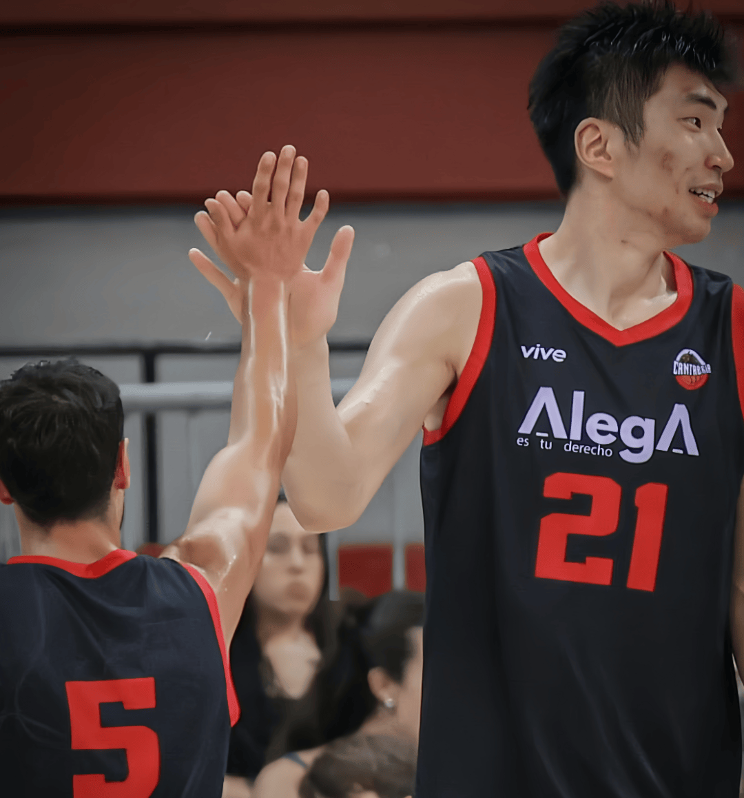 在西班牙二, 他是队内的, 一位篮球分 在西班牙二, 他是队内的, 一位篮球分